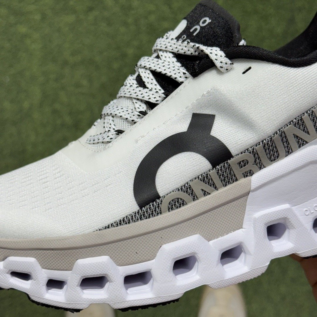 On Cloudmonster 2: Comfortable and versatile, non-slip and abrasion-resistant, low-cut running shoes. - Image 7