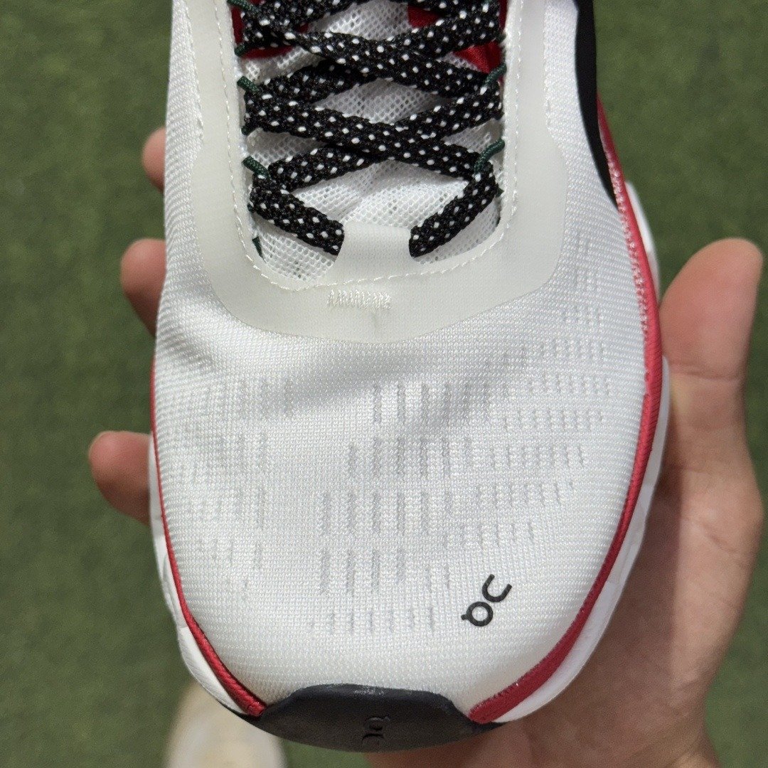 On Cloudmonster 2: Comfortable and versatile, non-slip and abrasion-resistant, low-cut running shoes. - Image 6