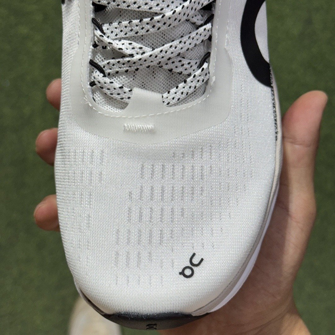 On Cloudmonster 2: Comfortable and versatile, non-slip and abrasion-resistant, low-cut running shoes. - Image 8