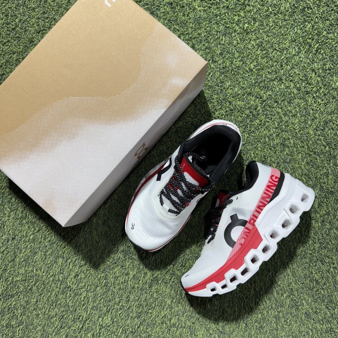 On Cloudmonster 2: Comfortable and versatile, non-slip and abrasion-resistant, low-cut running shoes. - Image 8